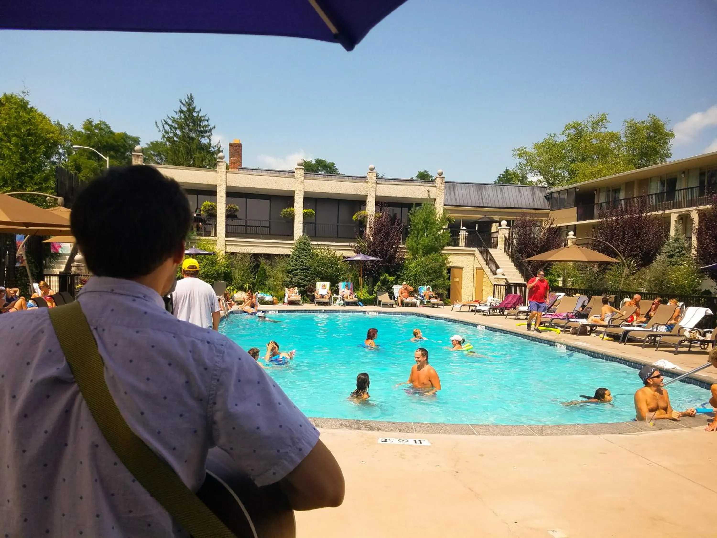 Pool view in New Hope Inn & Suites