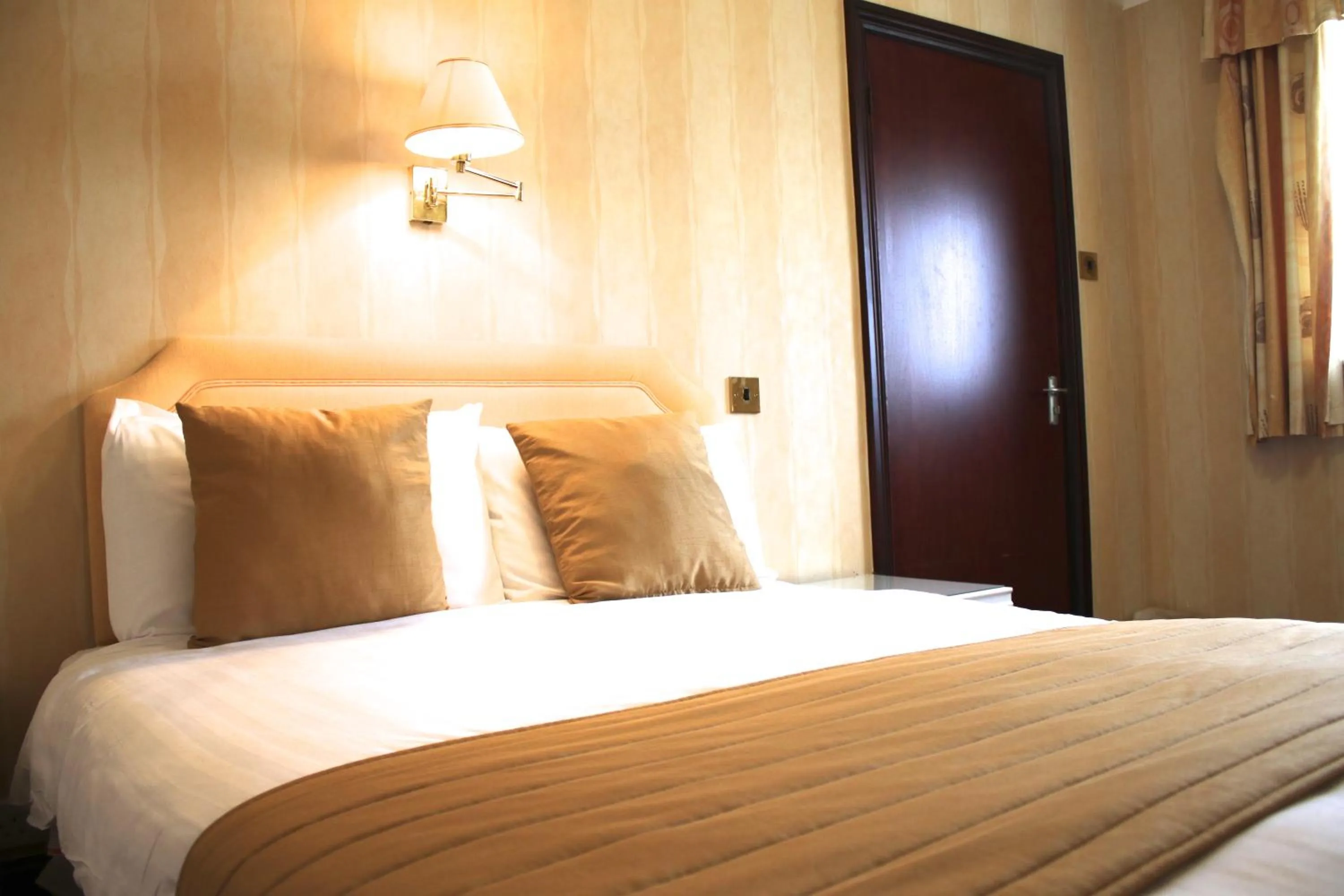 Bed in The Devoncourt Resort