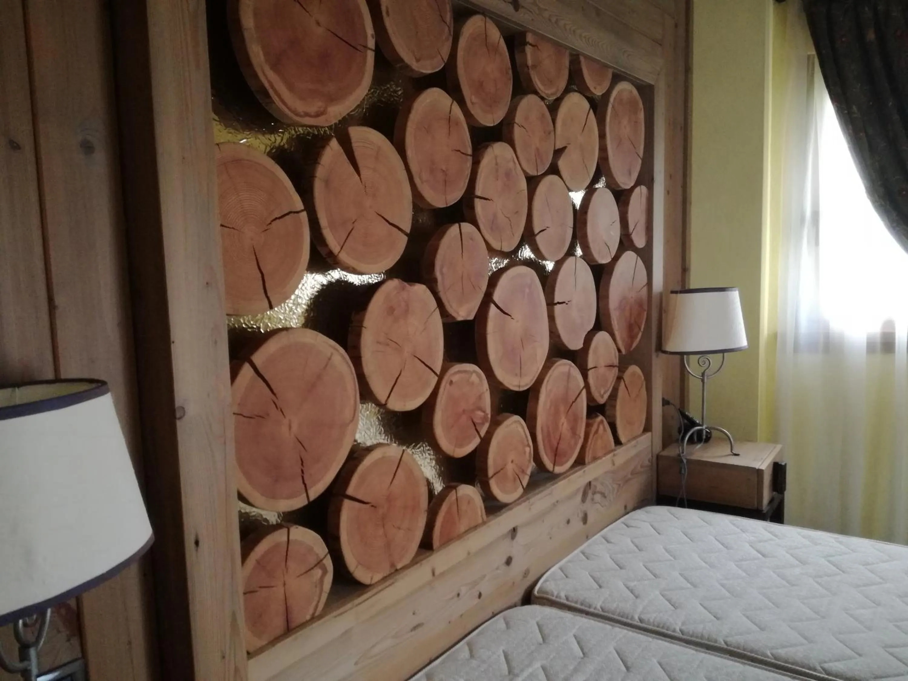 Decorative detail, Bed in Hotel Bait de Angial