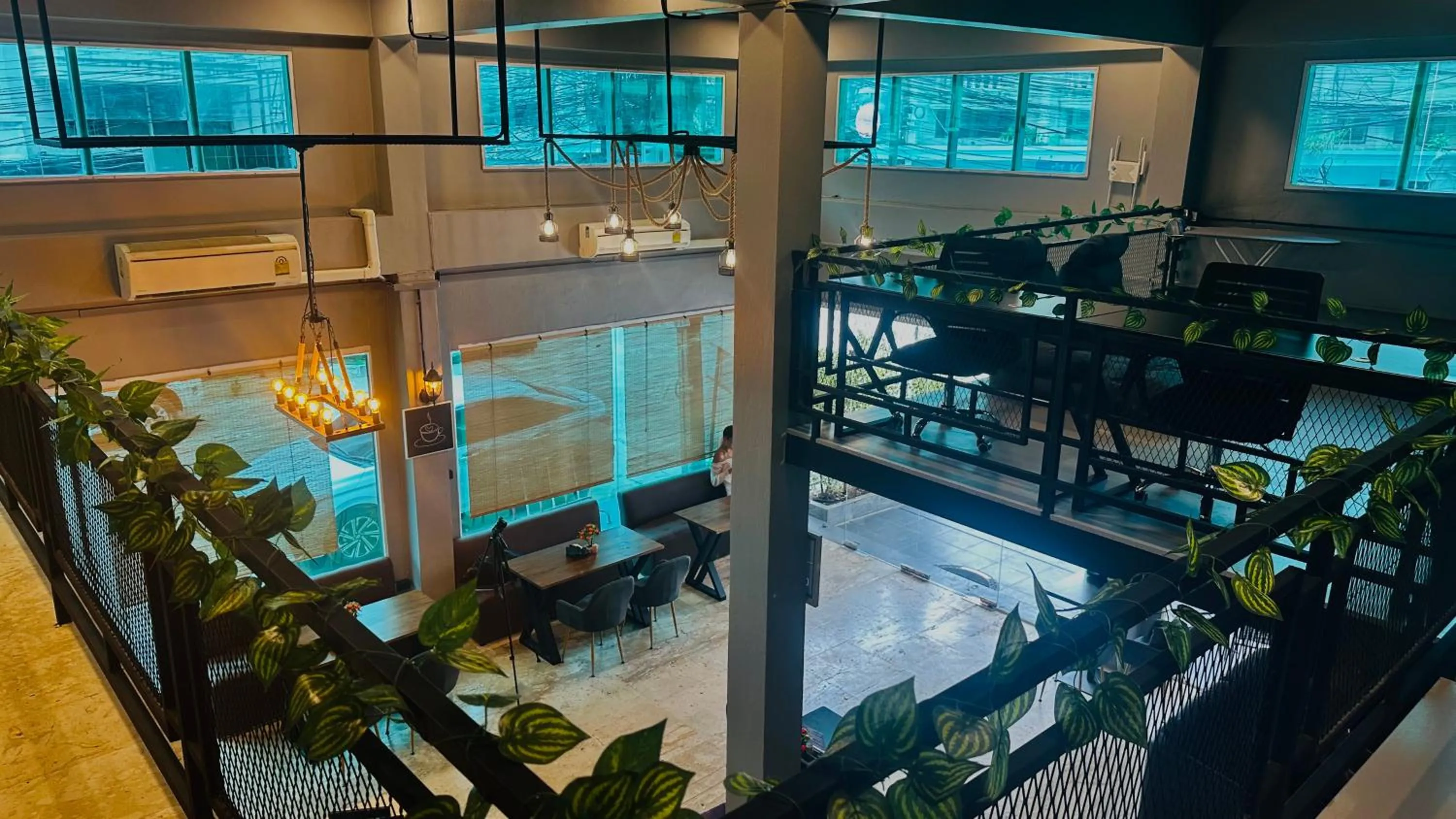 Communal lounge/ TV room in Friends Station Tukkom Hostel & Cafe