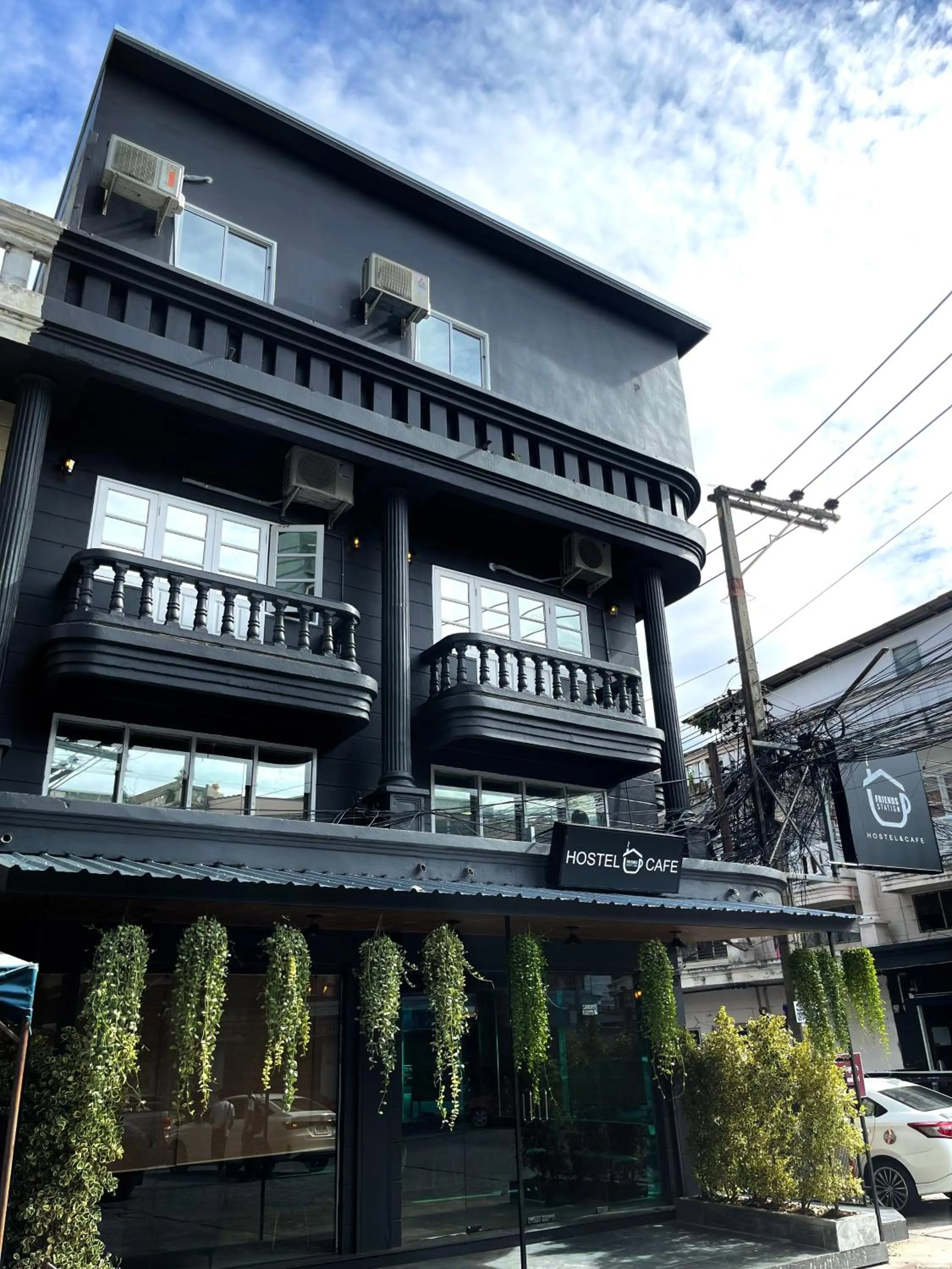 Property building in Friends Station Tukkom Hostel & Cafe