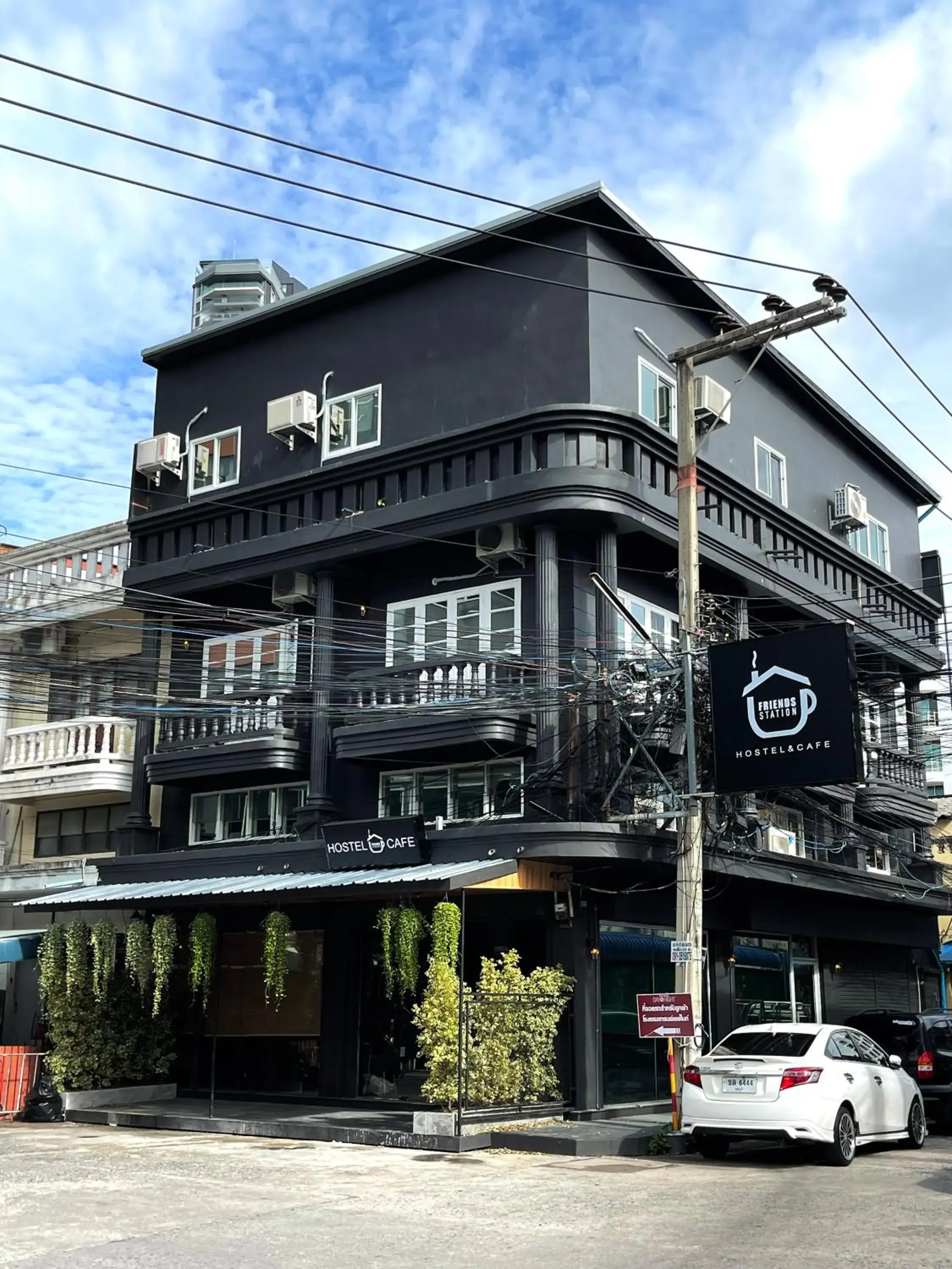 Property building in Friends Station Tukkom Hostel & Cafe Property building in Friends Station Tukkom Hostel & Cafe