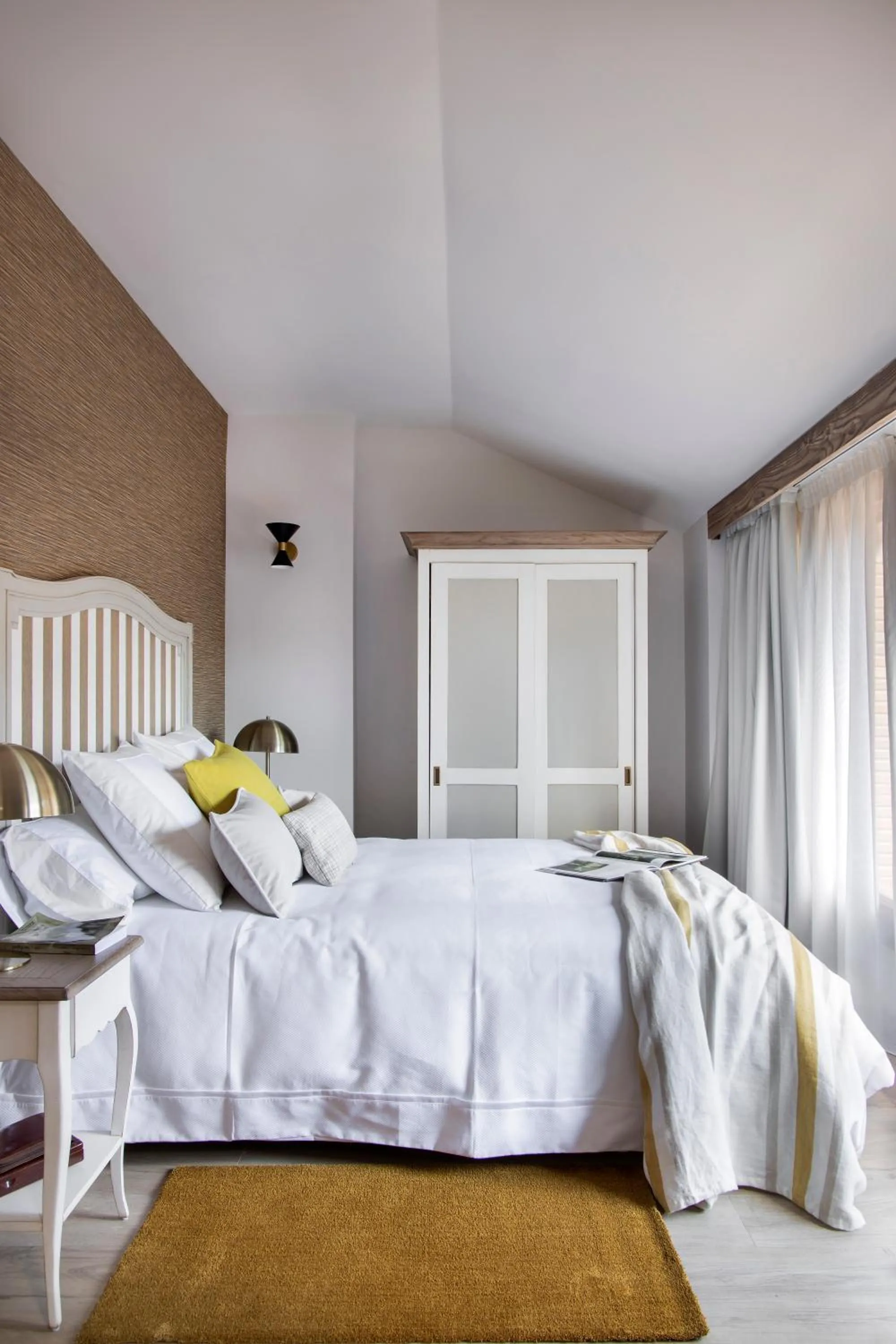 Bedroom, Bed in Los Rosales Hotel