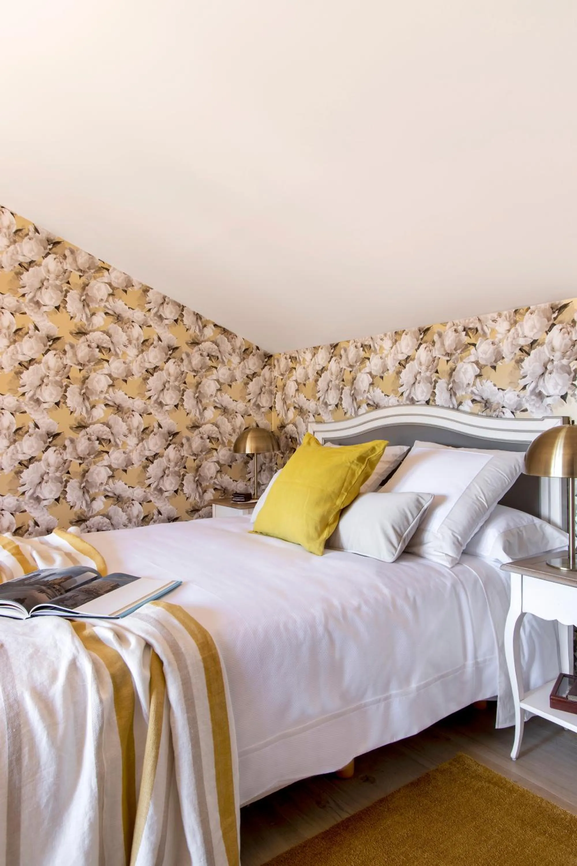 Bedroom, Bed in Los Rosales Hotel