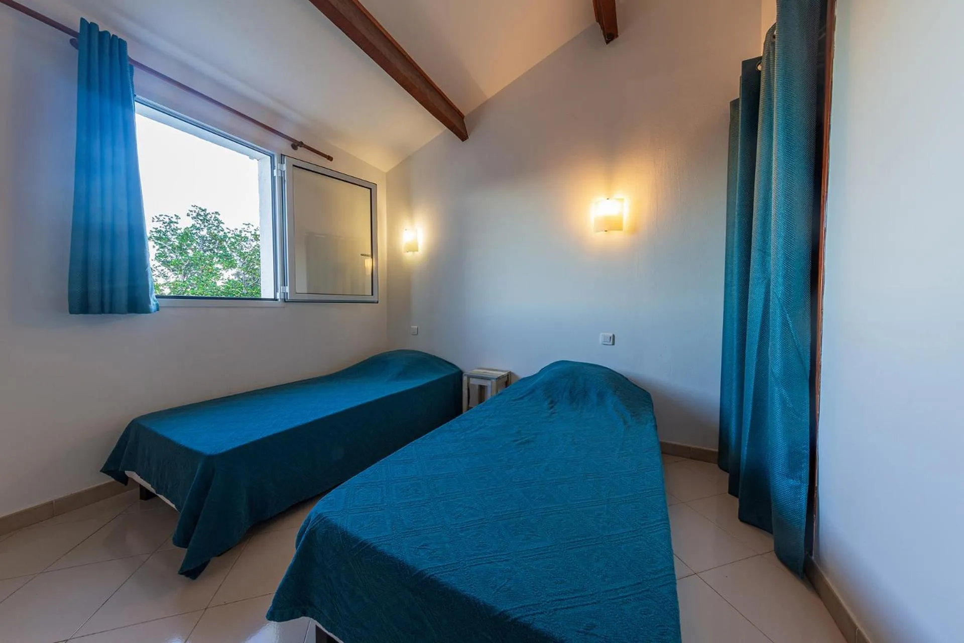 Bed in Royal Palm