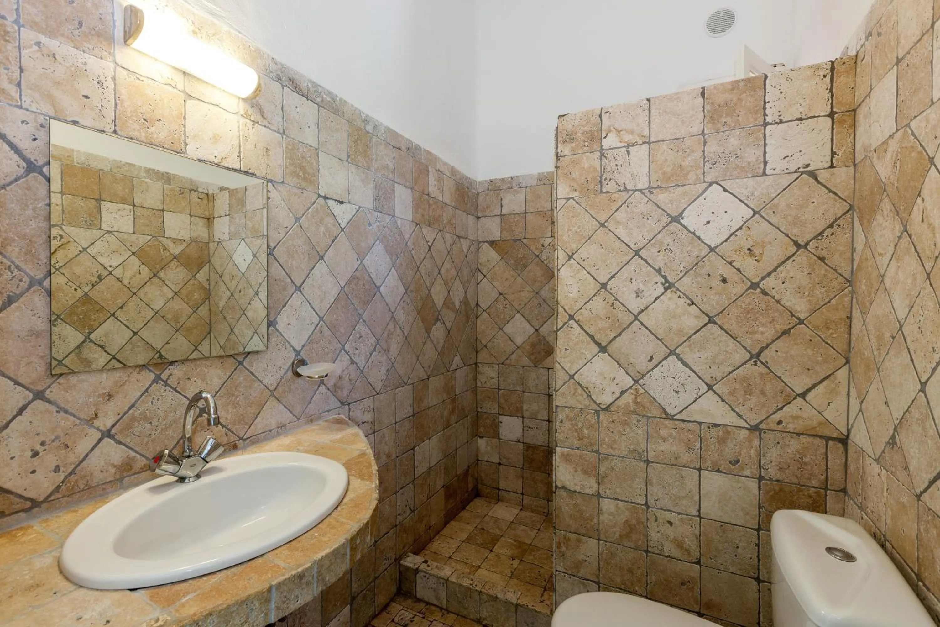 Shower in Royal Palm