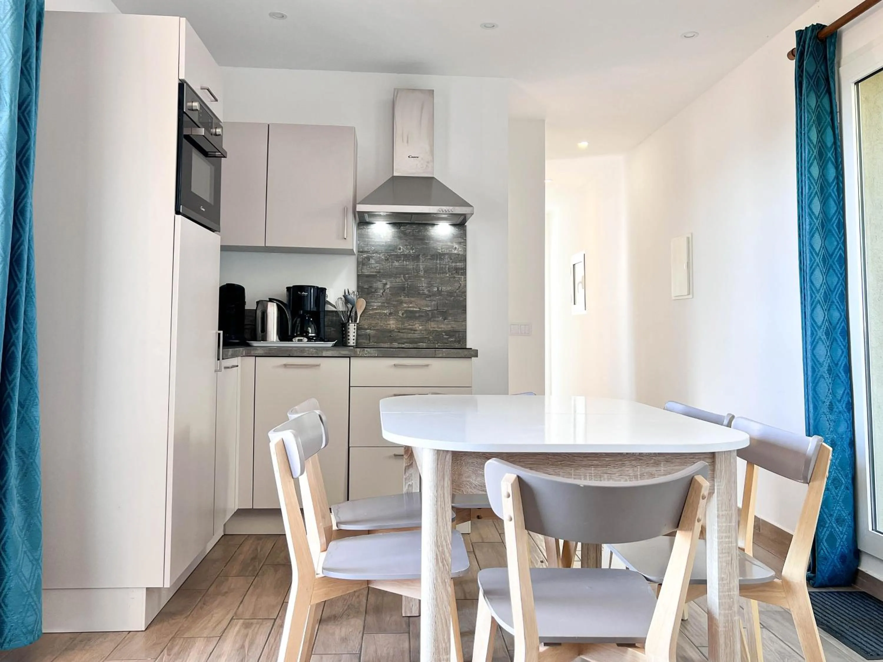 Kitchen or kitchenette in Royal Palm