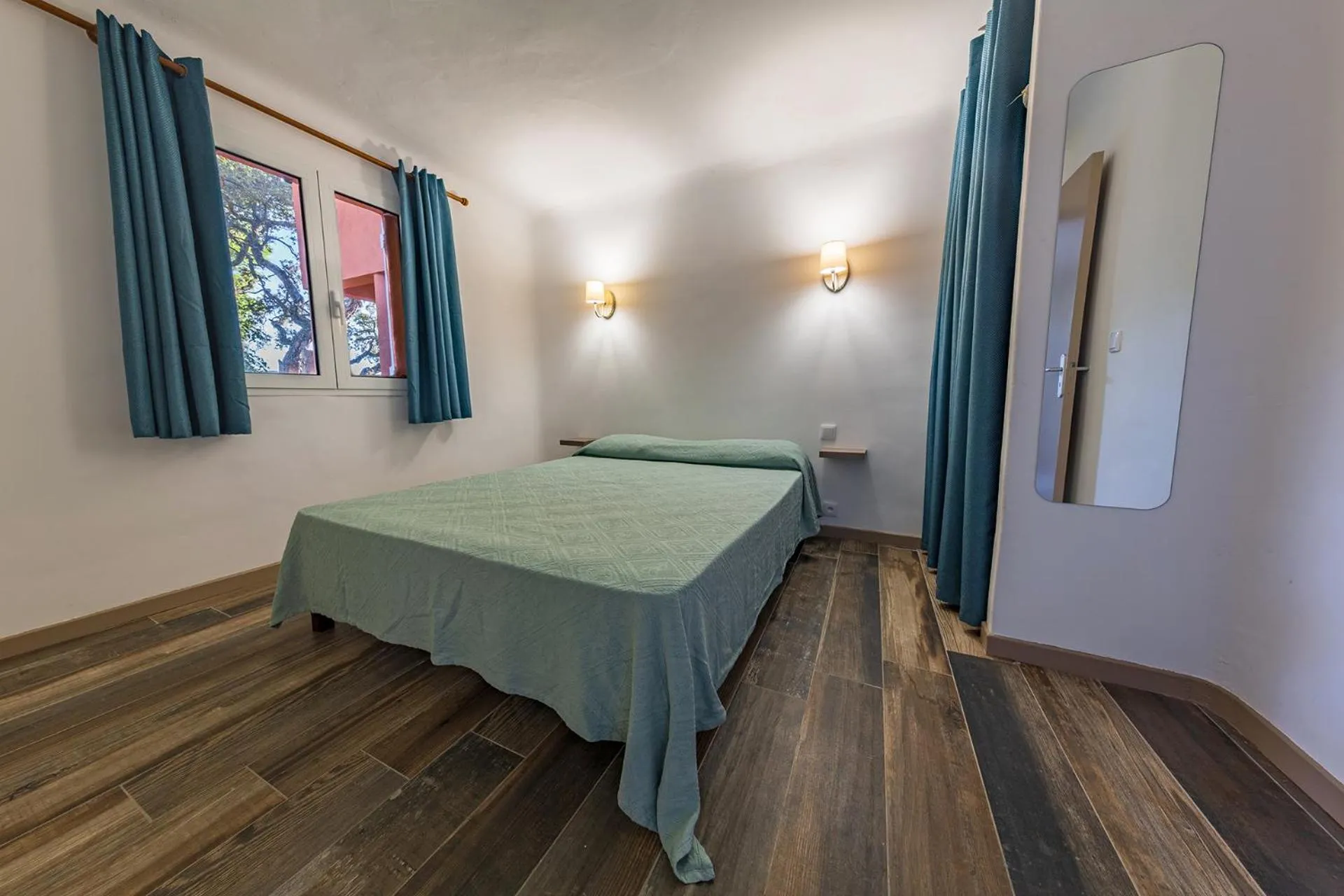 Bed in Royal Palm