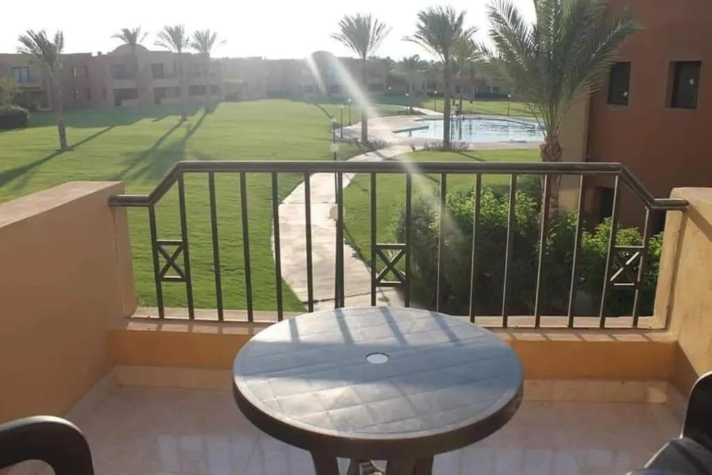 Stella de Mari chalet in Makadi with beach and pool view
