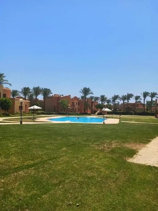 Stella de Mari chalet in Makadi with beach and pool view