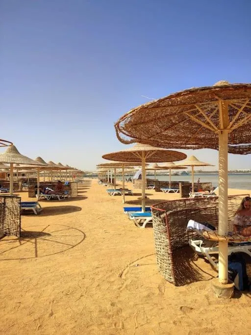 Stella de Mari chalet in Makadi with beach and pool view
