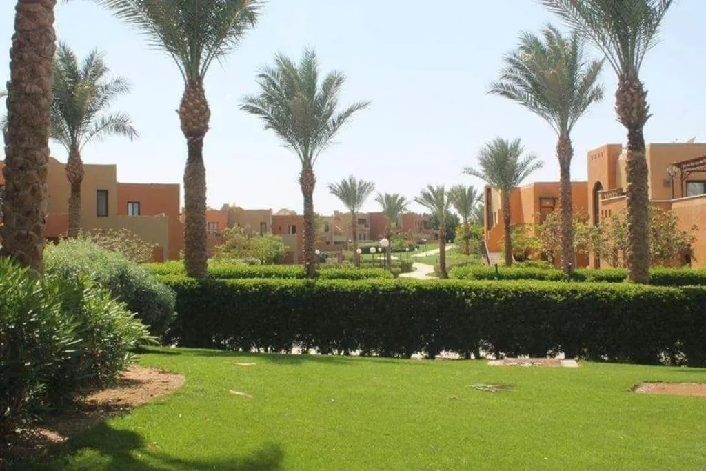 Stella de Mari chalet in Makadi with beach and pool view