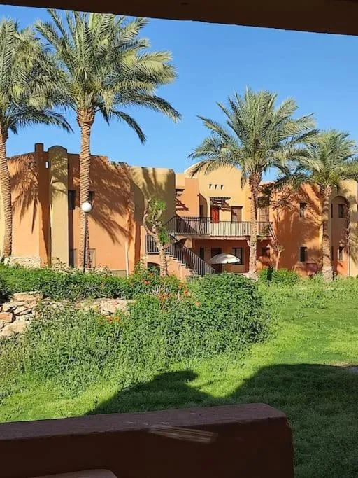 Stella de Mari chalet in Makadi with beach and pool view