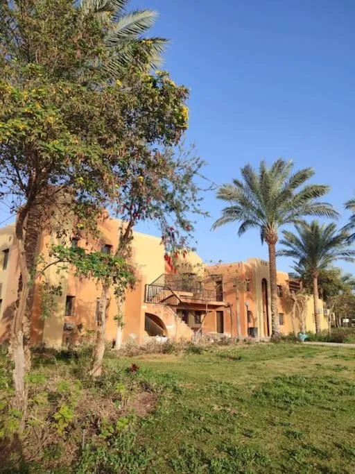 Stella de Mari chalet in Makadi with beach and pool view