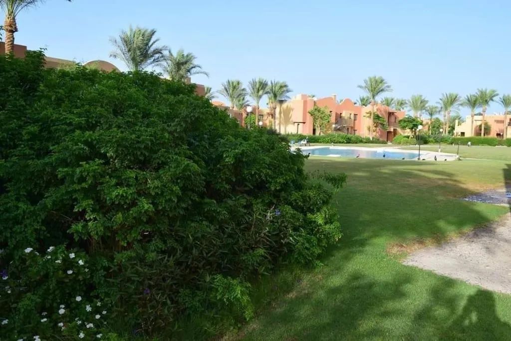 Stella de Mari chalet in Makadi with beach and pool view