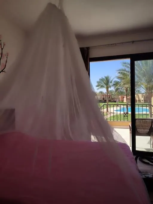 Stella de Mari chalet in Makadi with beach and pool view
