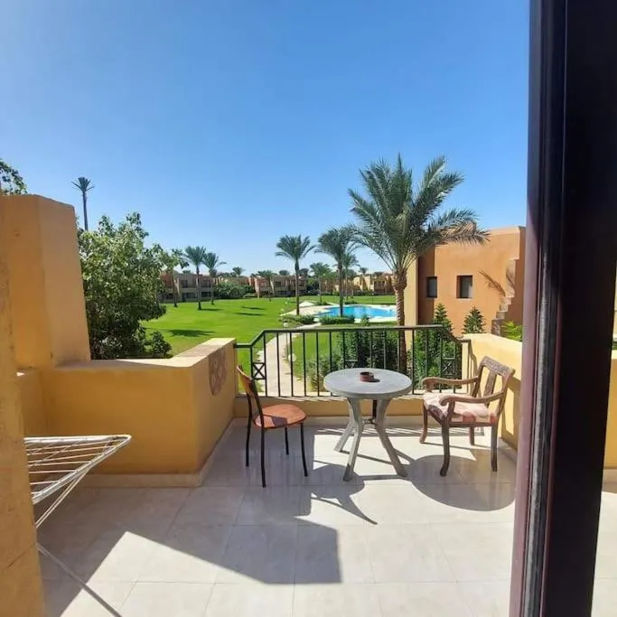 Stella de Mari chalet in Makadi with beach and pool view