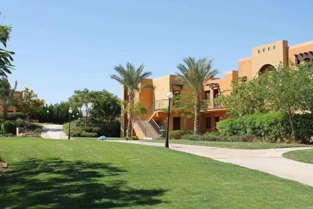 Stella de Mari chalet in Makadi with beach and pool view