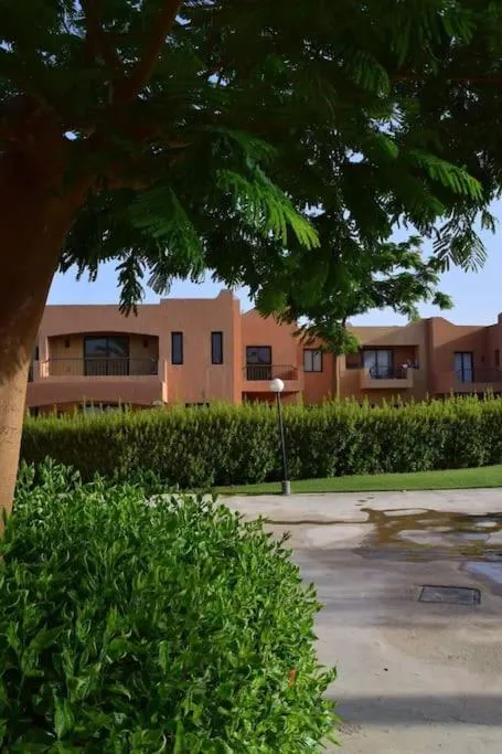 Stella de Mari chalet in Makadi with beach and pool view