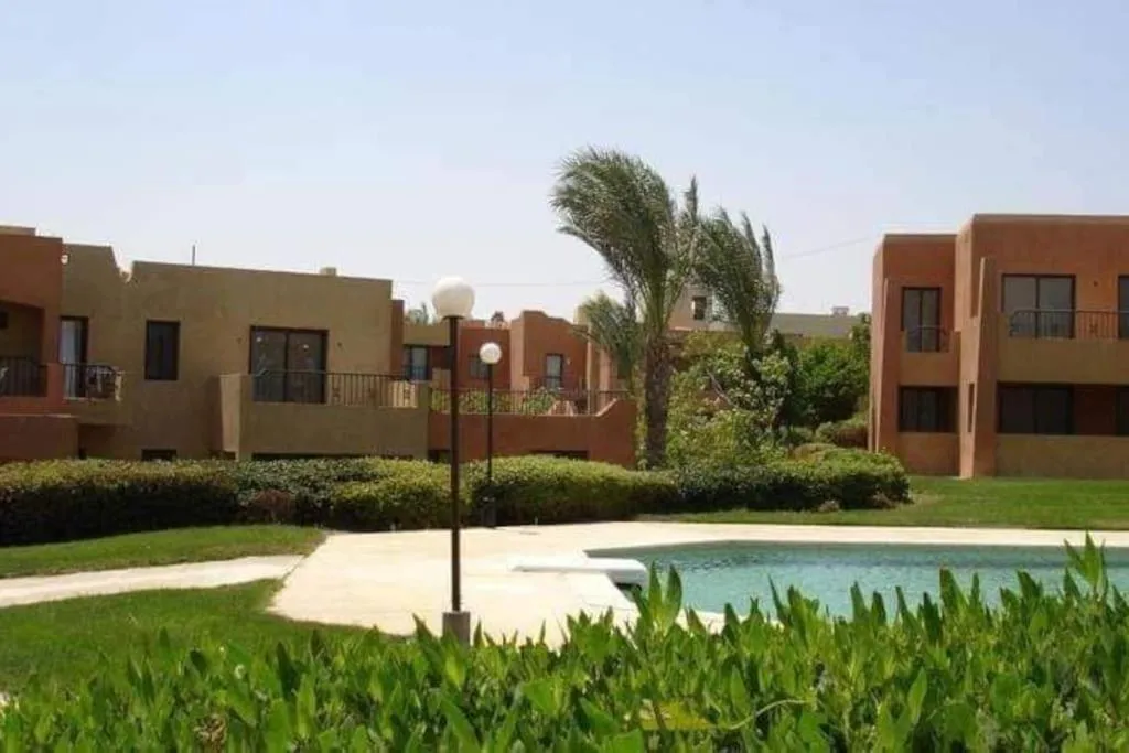 Stella de Mari chalet in Makadi with beach and pool view