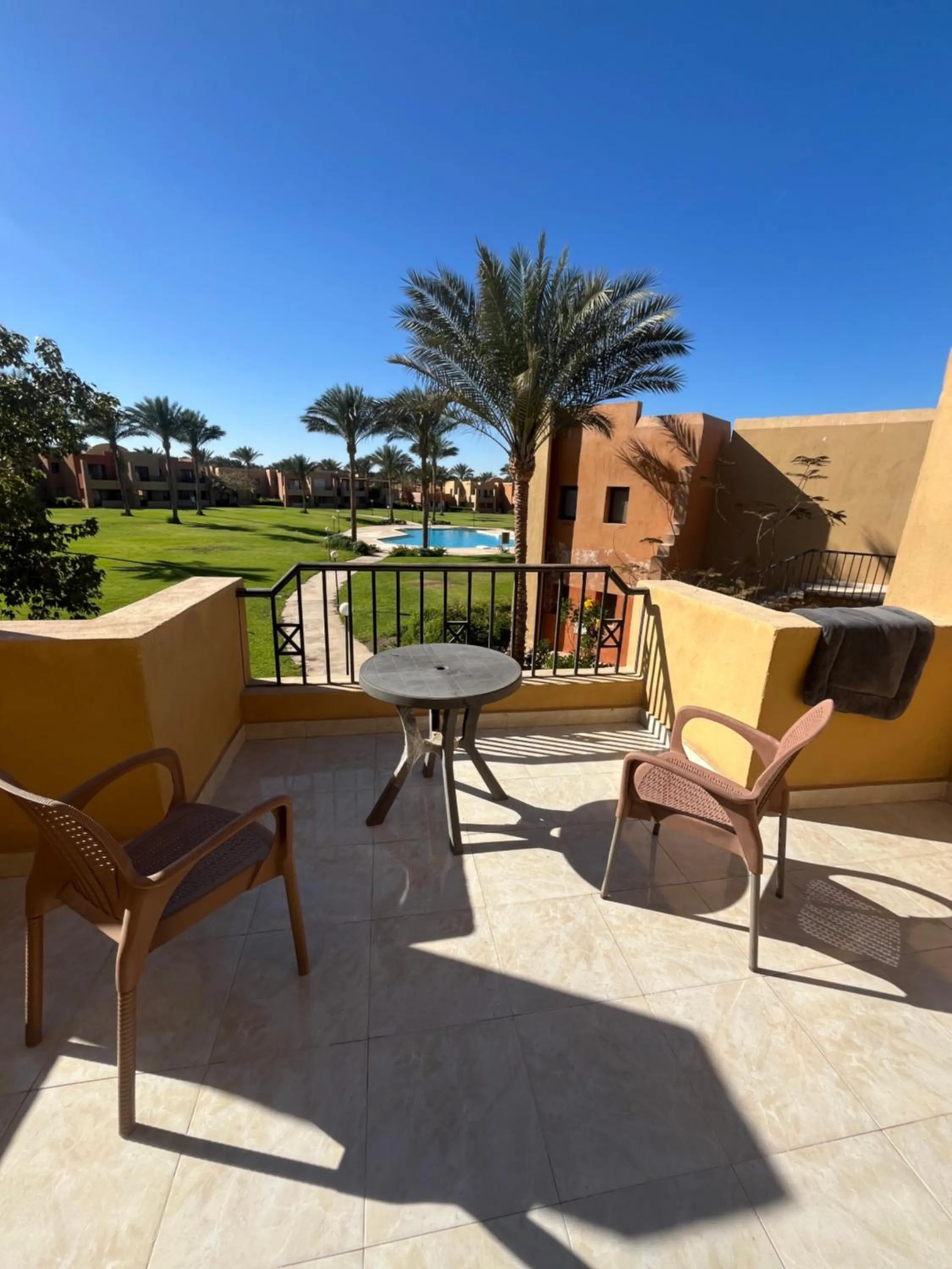Stella de Mari chalet in Makadi with beach and pool view