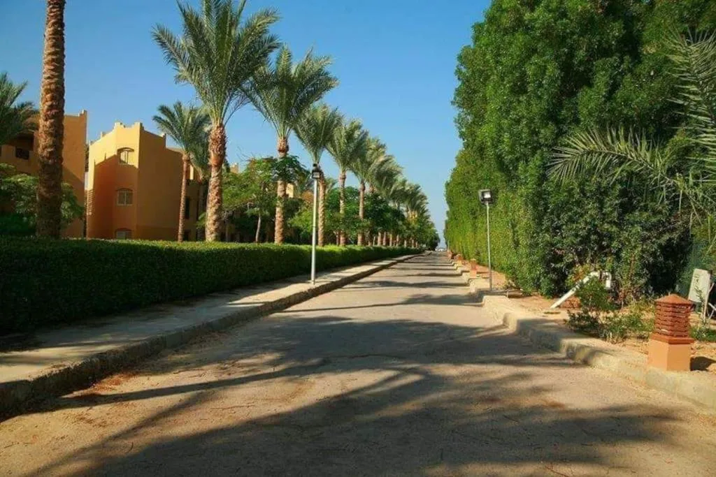 Stella de Mari chalet in Makadi with beach and pool view