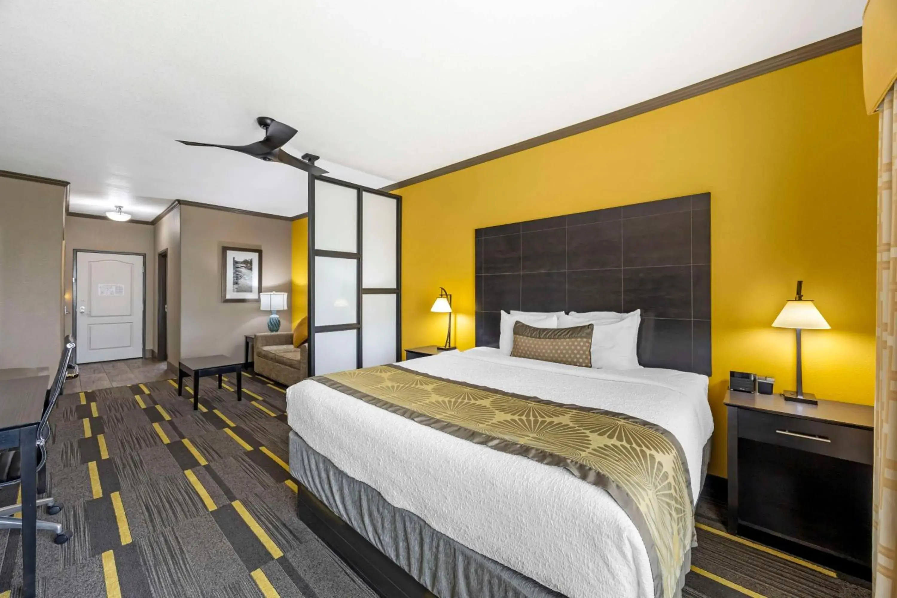 Bedroom, Bed in Best Western Plus Emerald Inn & Suites Bedroom, Bed in Best Western Plus Emerald Inn & Suites