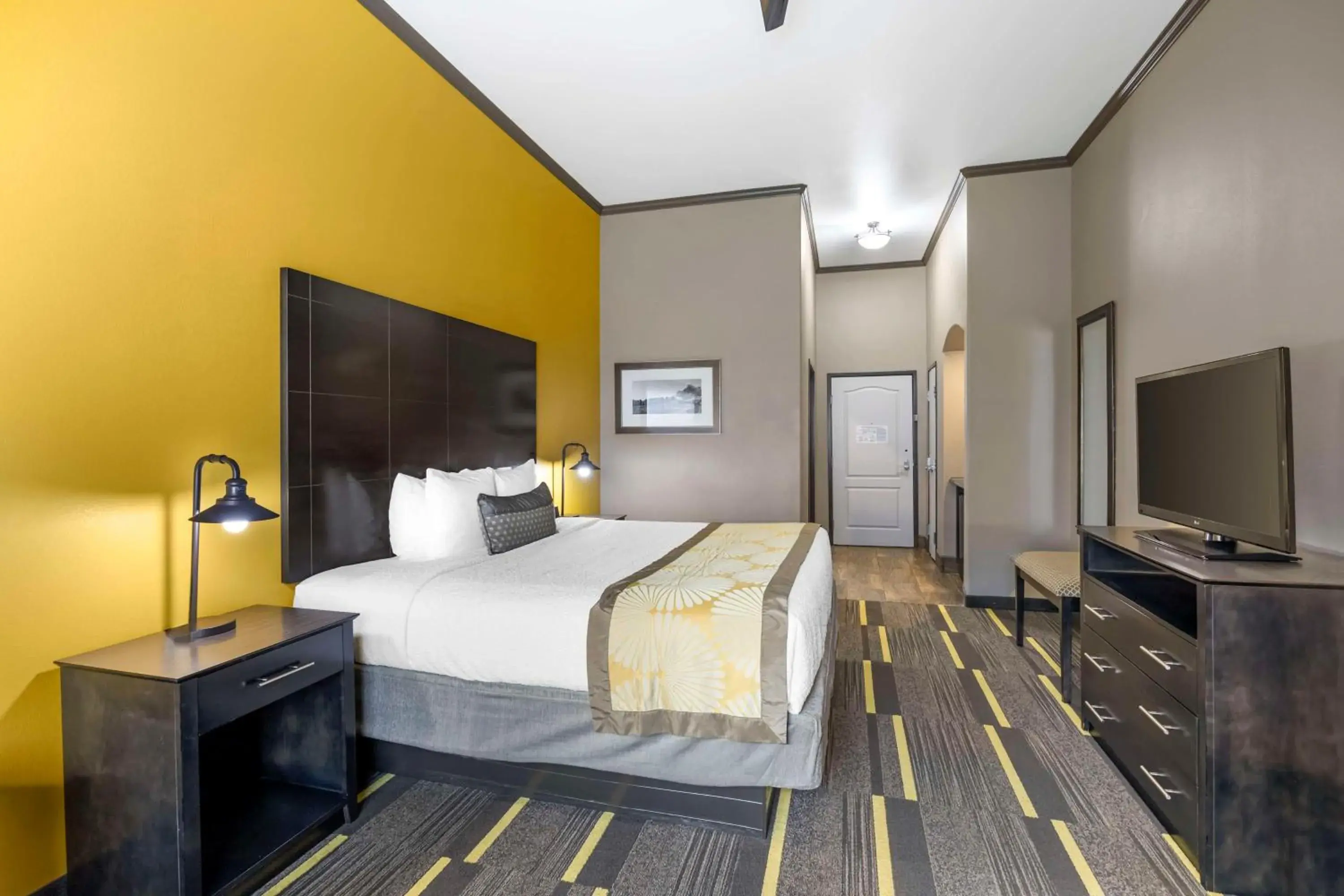 Bedroom, Bed in Best Western Plus Emerald Inn & Suites Bedroom, Bed in Best Western Plus Emerald Inn & Suites