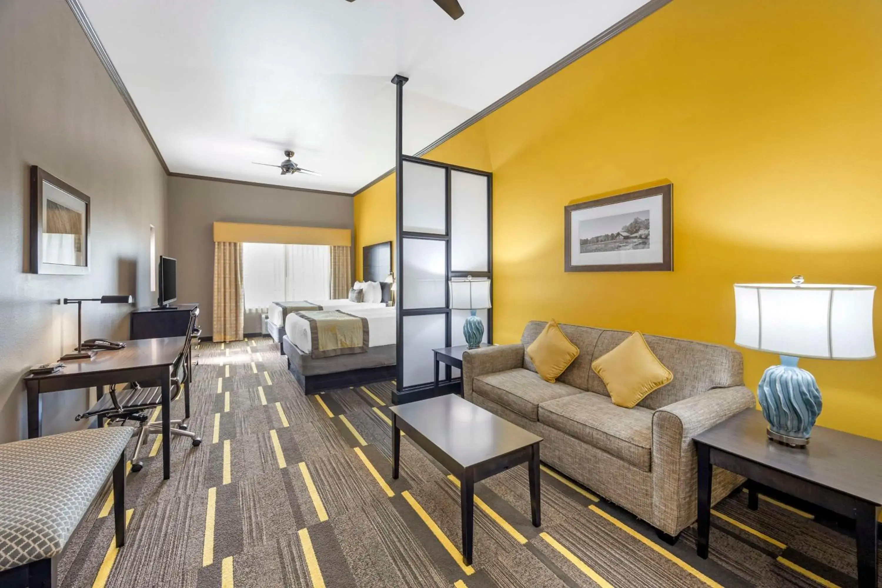 Bedroom, Bed in Best Western Plus Emerald Inn & Suites Bedroom, Bed in Best Western Plus Emerald Inn & Suites