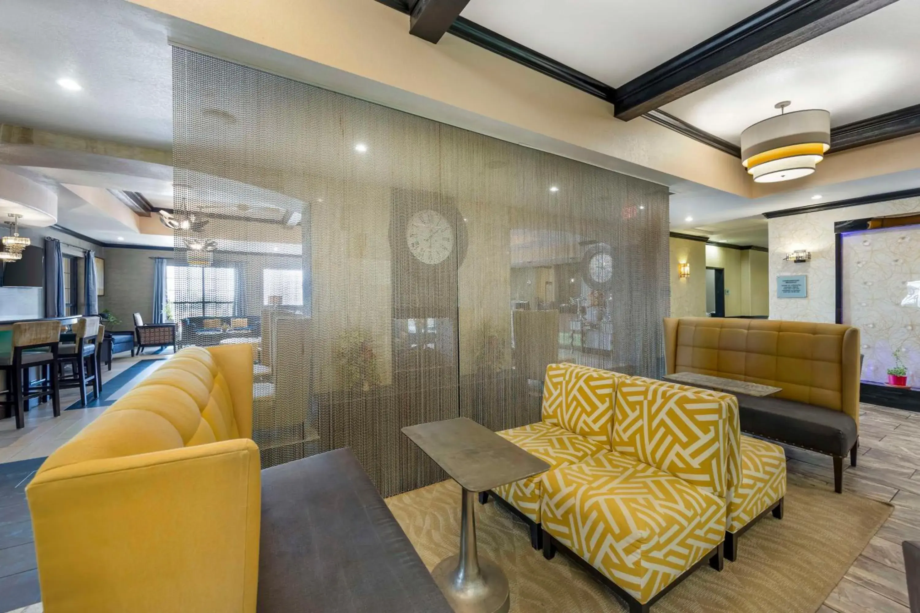 Lobby or reception in Best Western Plus Emerald Inn & Suites Lobby or reception in Best Western Plus Emerald Inn & Suites