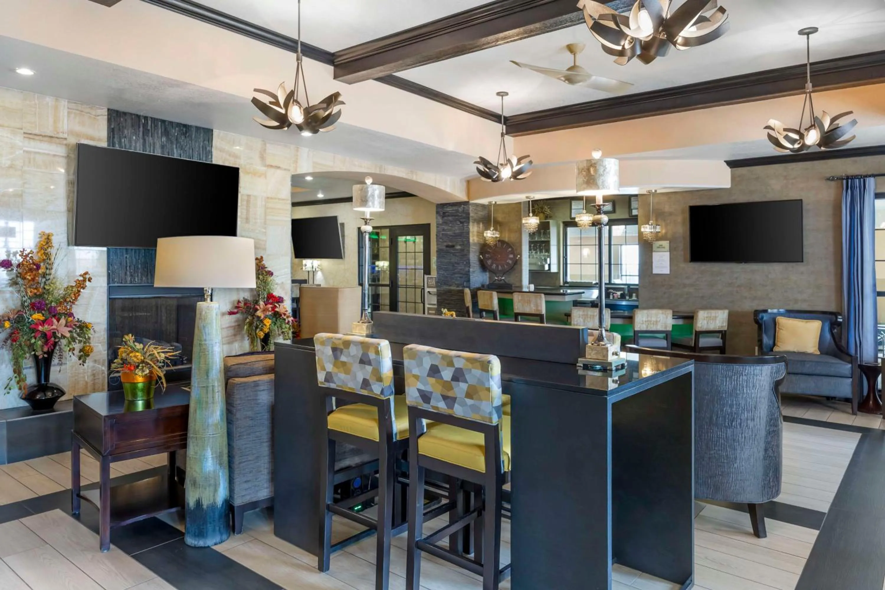 Lobby or reception in Best Western Plus Emerald Inn & Suites