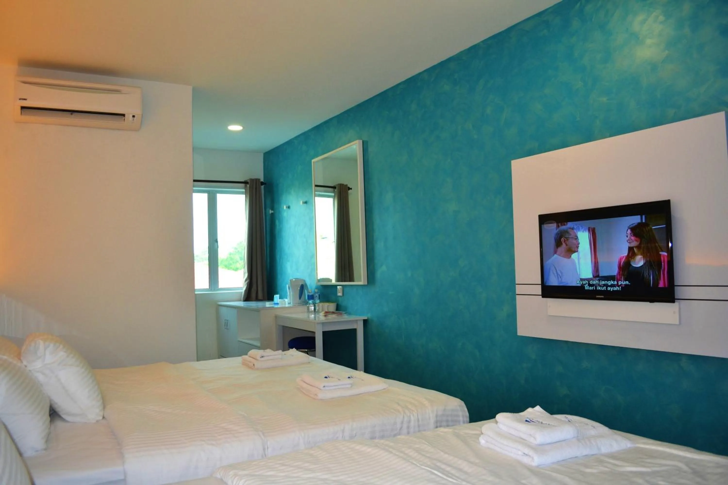 TV and multimedia, Bed in Yew Boutique Hotel