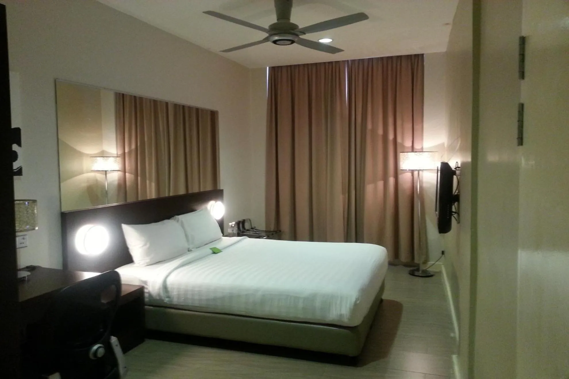 Bed in 101 Hotel Bintulu
