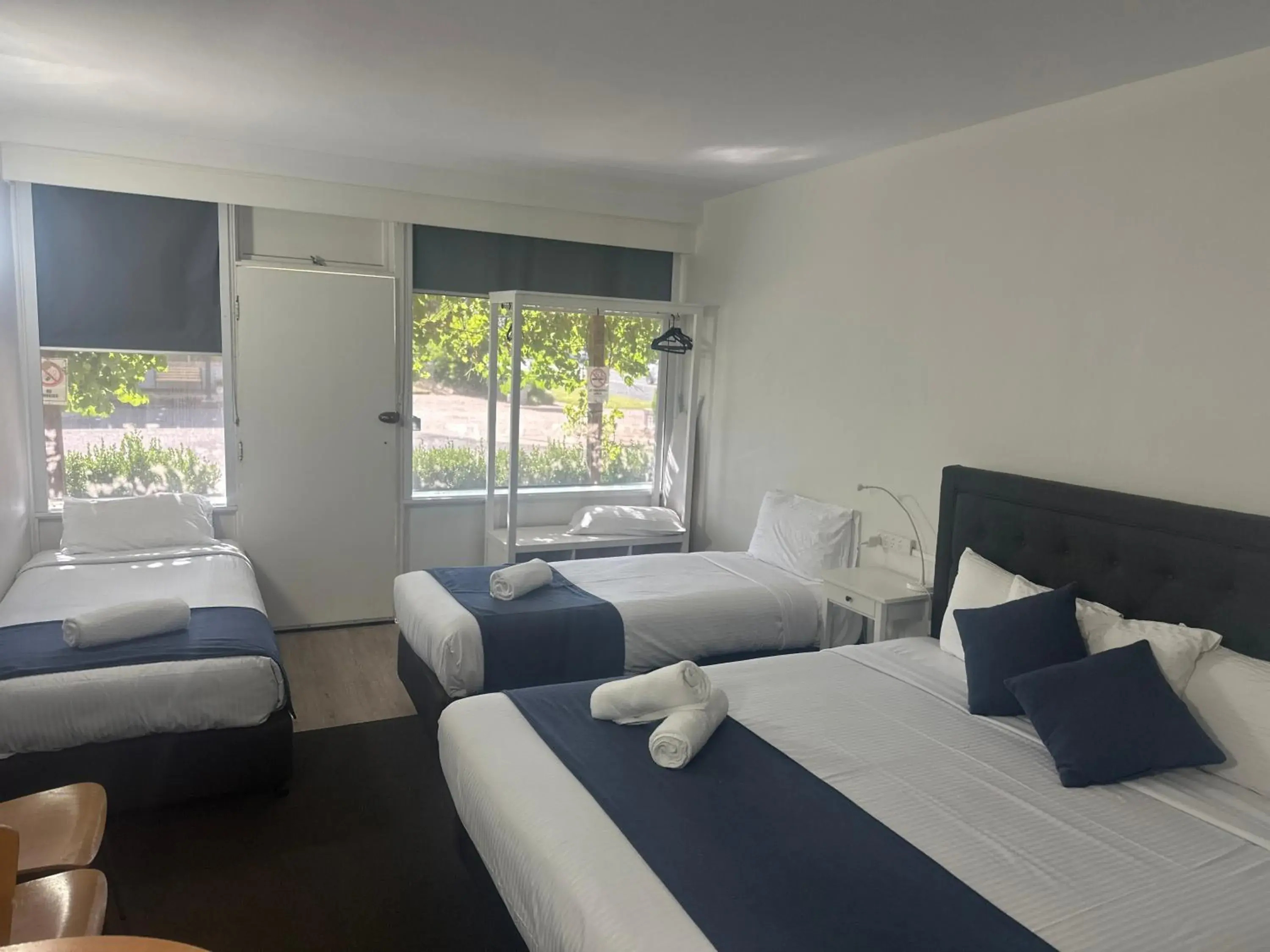 Bed in Memphis Motor Inn Bed in Memphis Motor Inn