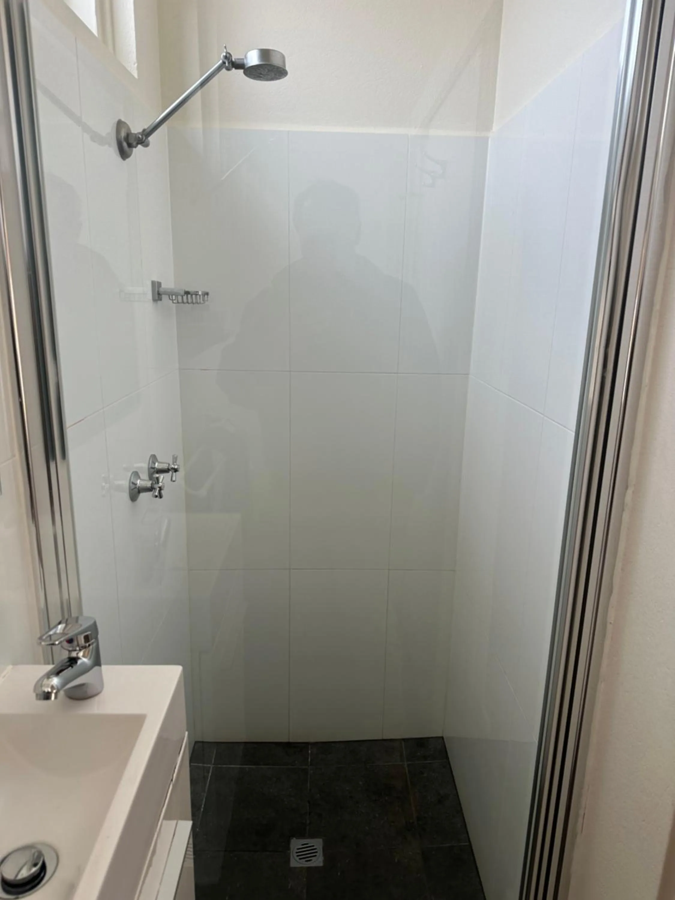 Shower in Memphis Motor Inn- UNDER NEW MANAGEMENT