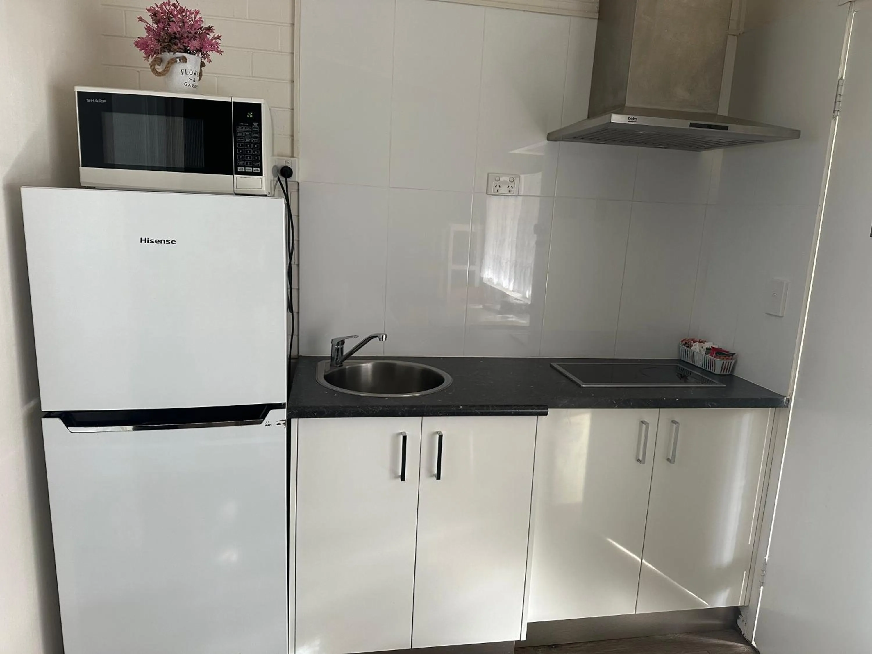 Kitchen or kitchenette in Memphis Motor Inn- UNDER NEW MANAGEMENT