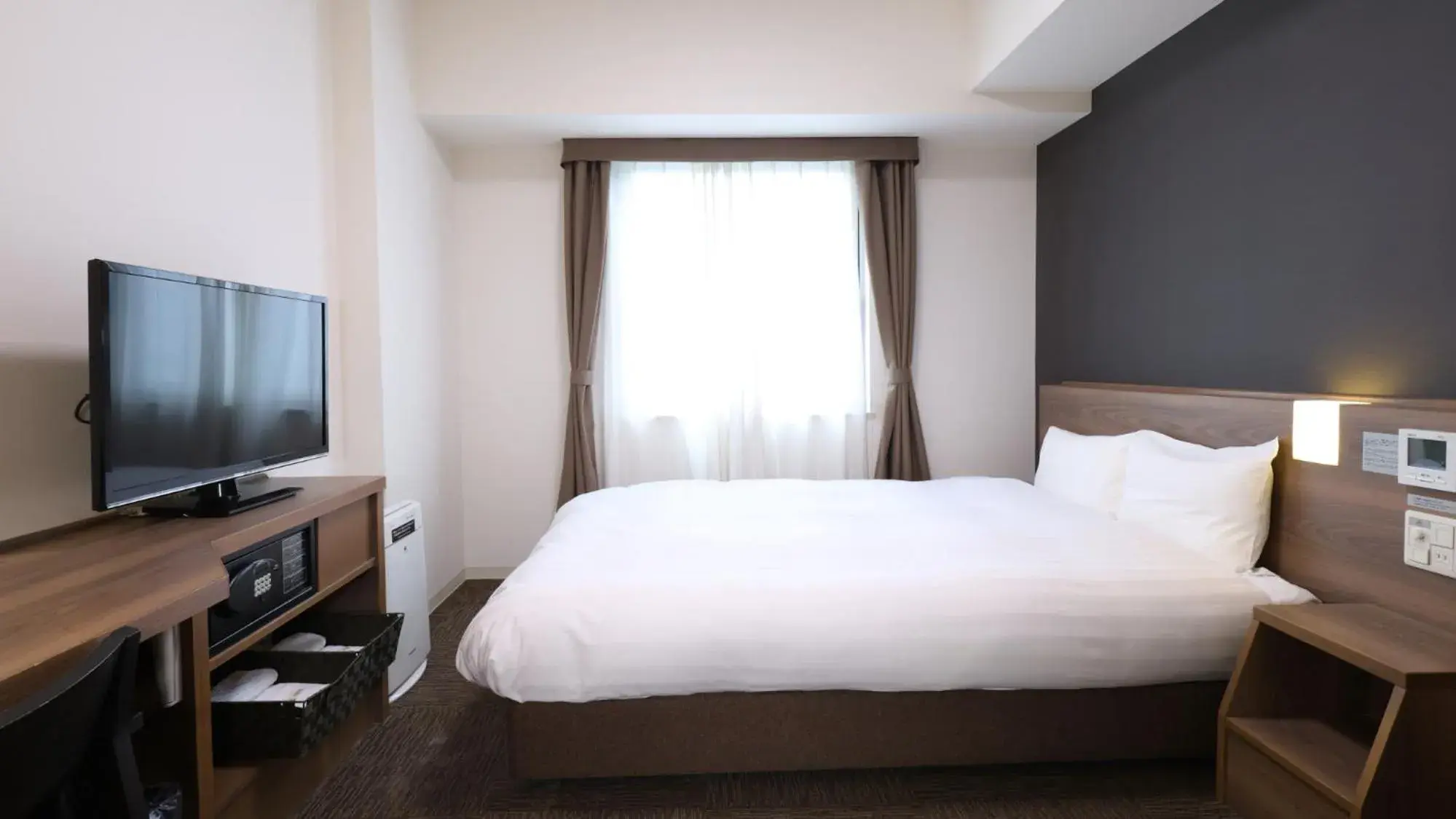 Bedroom, Bed in Dormy Inn Premium Nagoya Sakae Bedroom, Bed in Dormy Inn Premium Nagoya Sakae