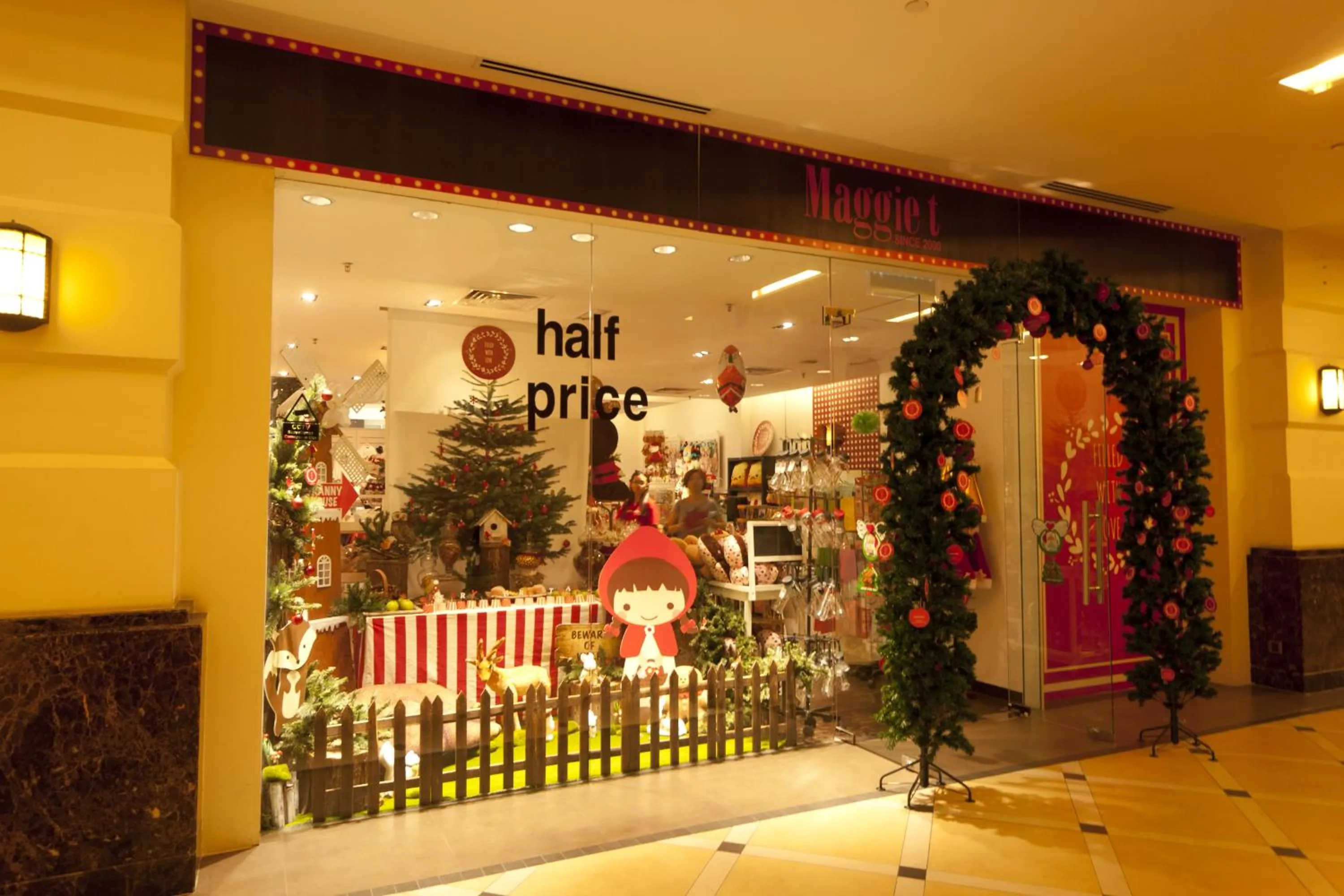 On-site shops in Profolio @ Straits Quay