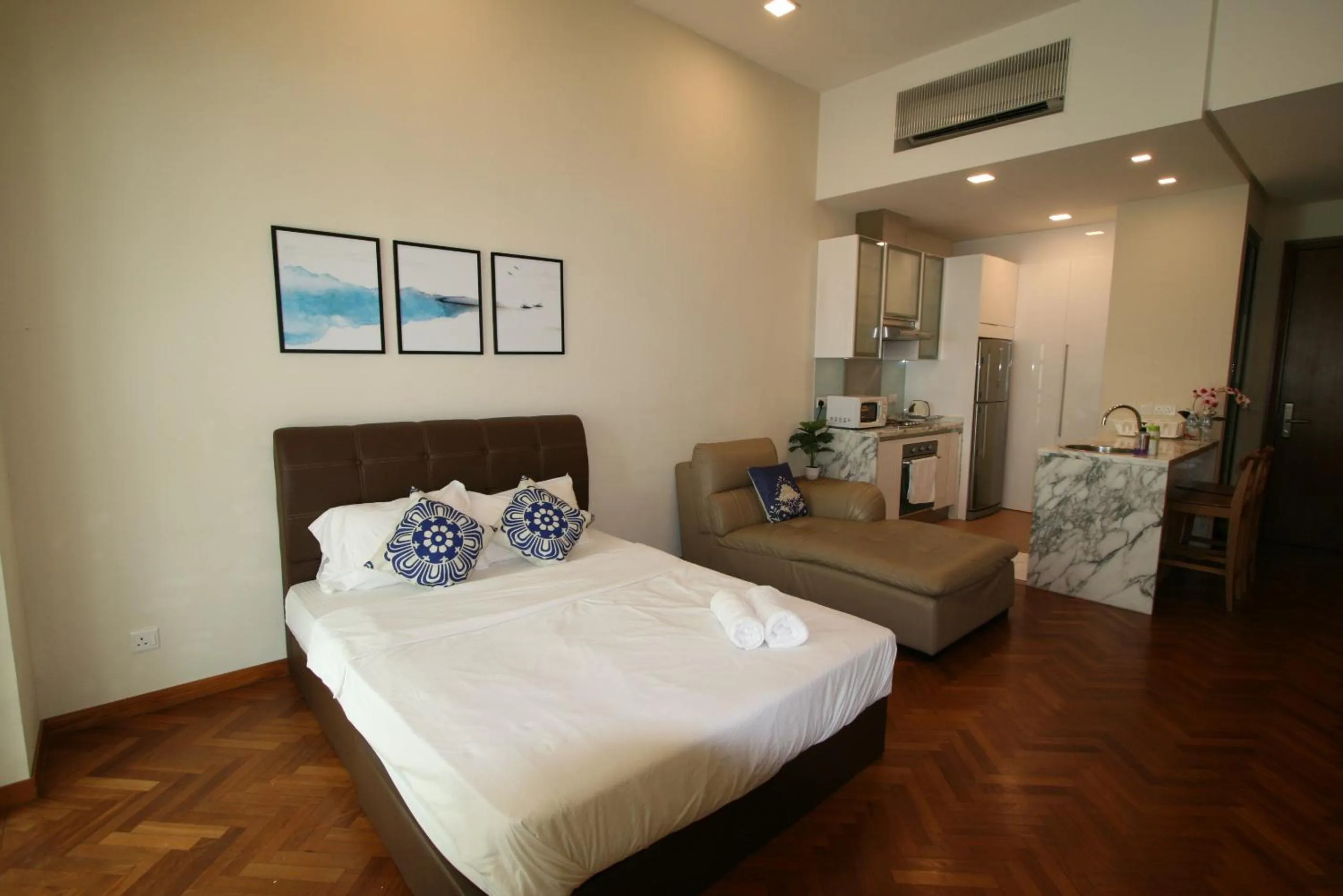 Living room, Bed in Profolio @ Straits Quay