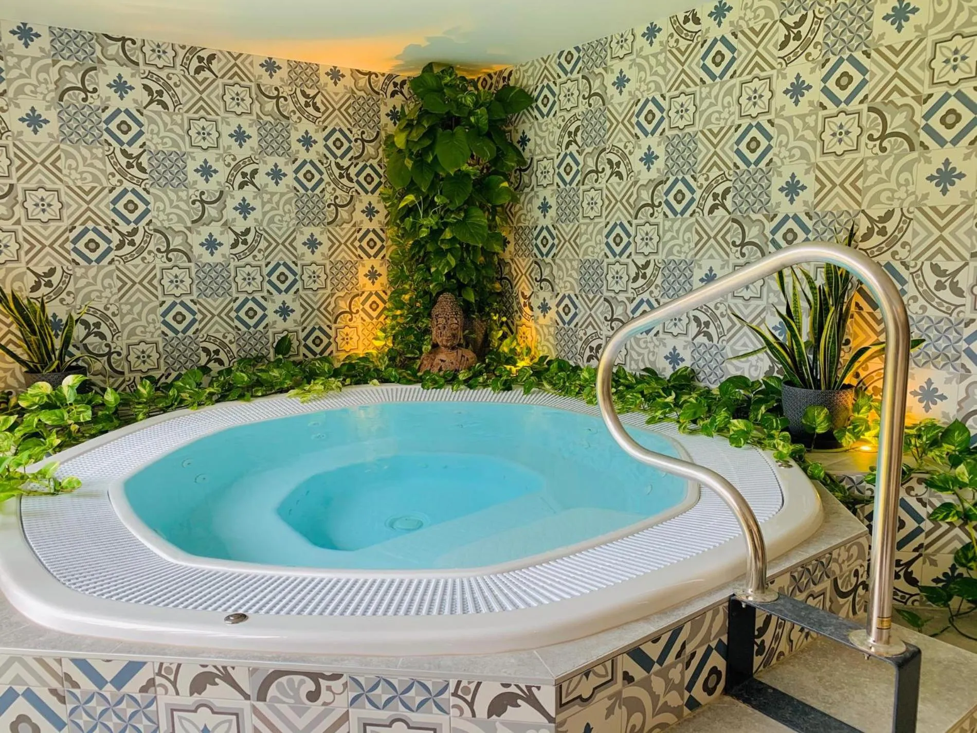 Hot Tub in Hôtel La Ségalière Spa Bar