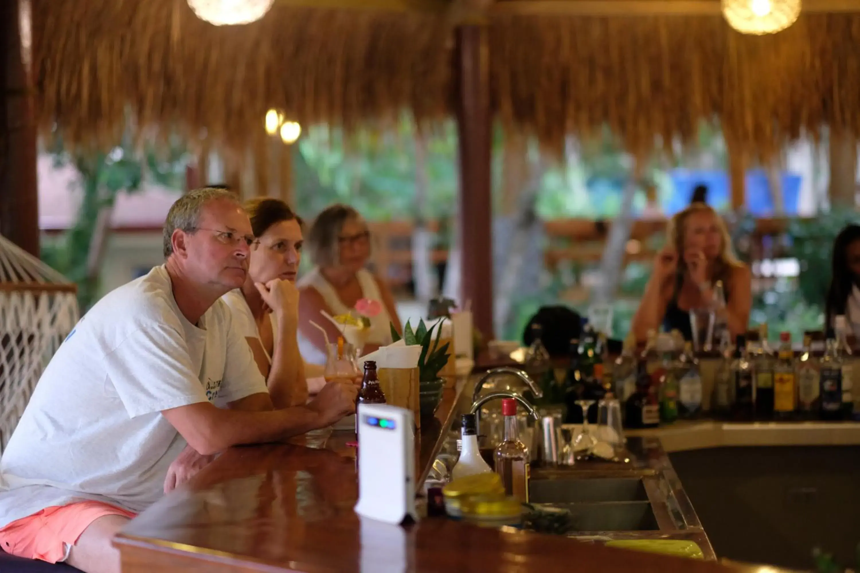 Lounge or bar in Magic Oceans Dive Resort Lounge or bar in Magic Oceans Dive Resort