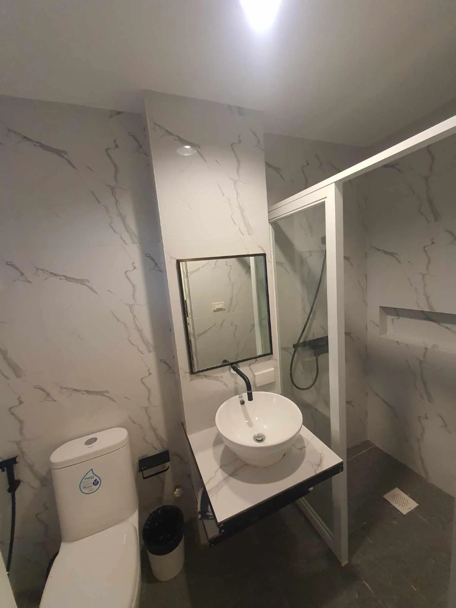 Shower in JMC4 Tawala Panglao Bohol near Alona Beach