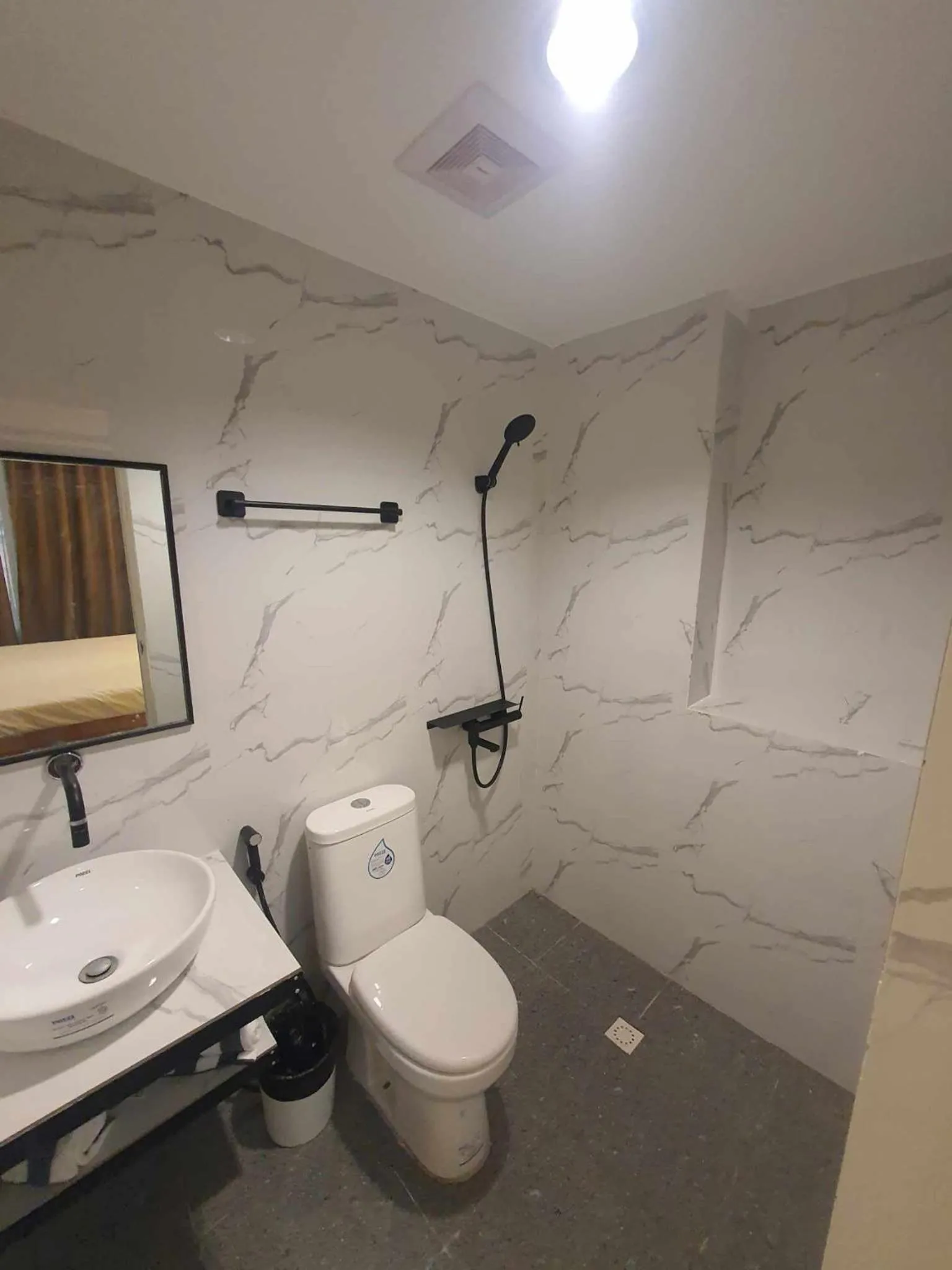 Shower in JMC4 Tawala Panglao Bohol near Alona Beach