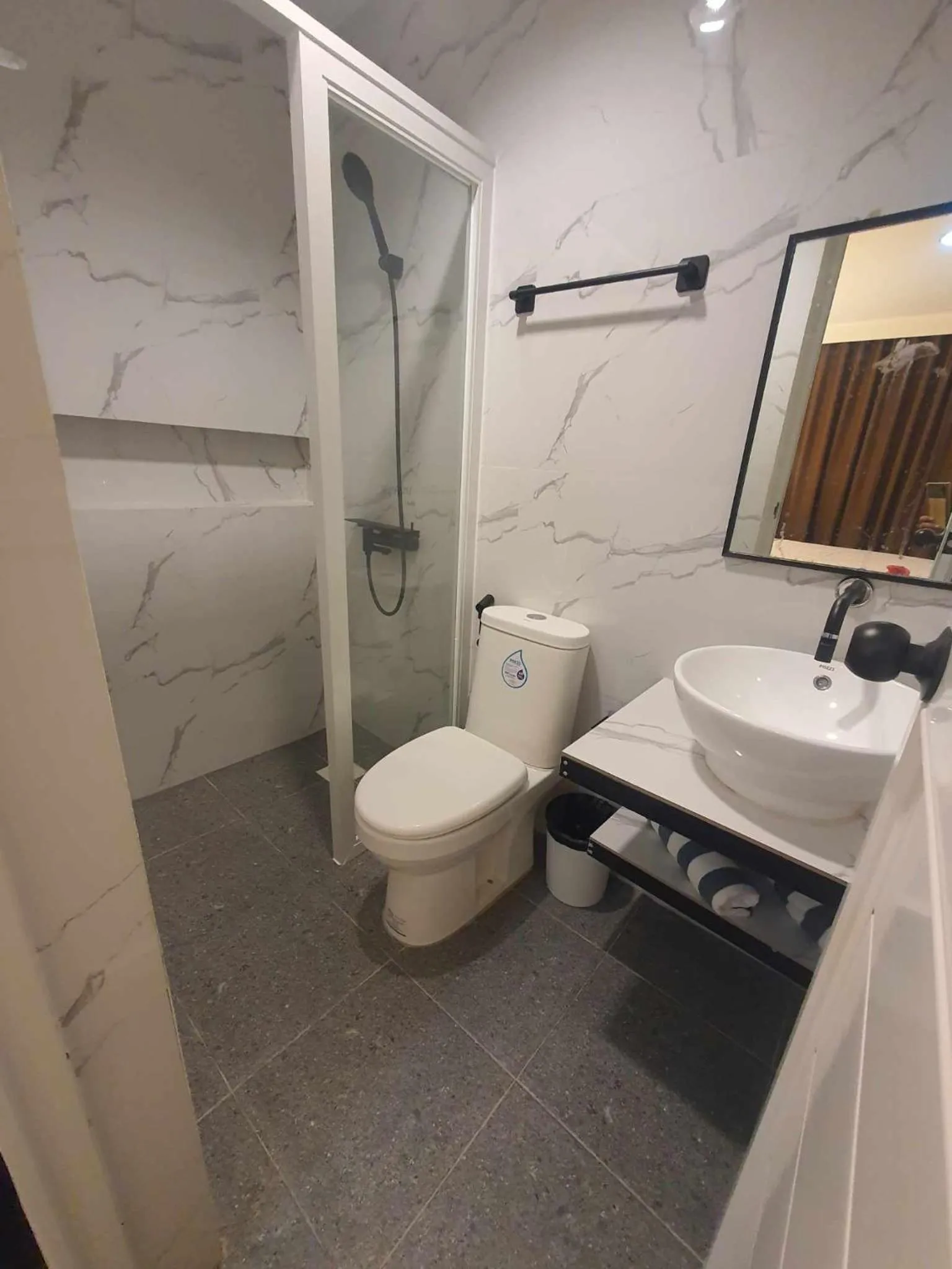 Shower in JMC4 Tawala Panglao Bohol near Alona Beach