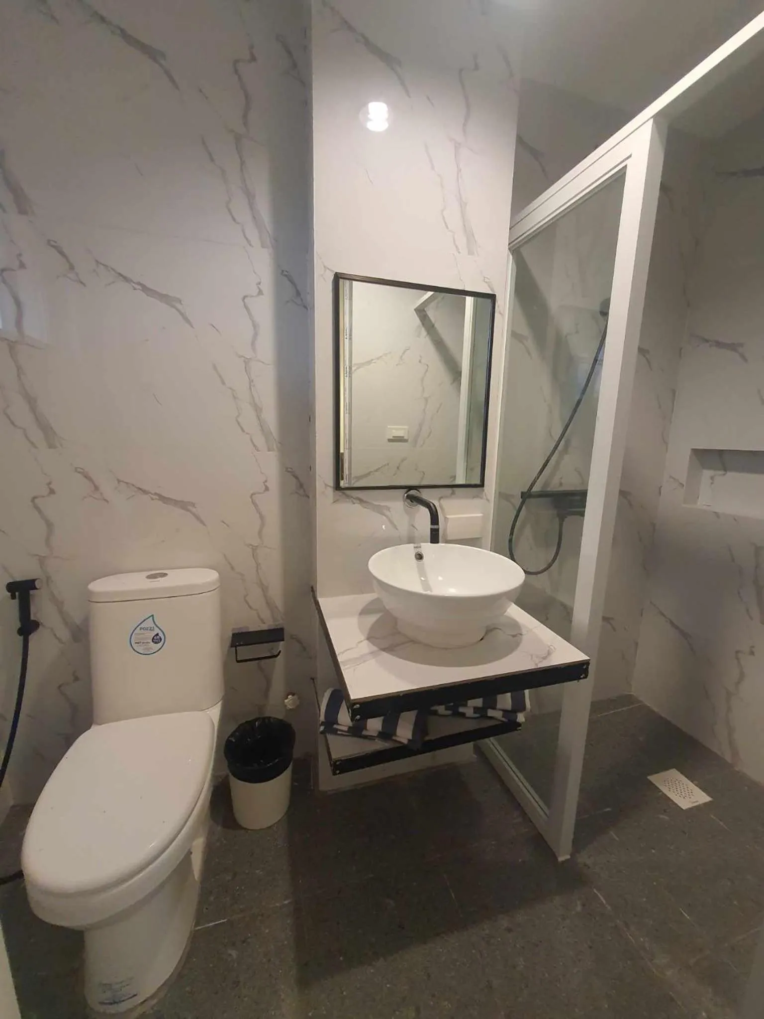 Shower in JMC4 Tawala Panglao Bohol near Alona Beach