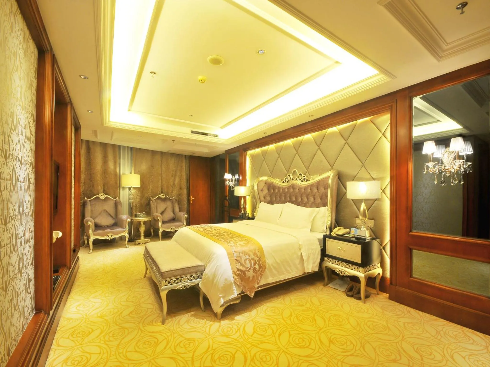 Photo of the whole room, Bed in Wenchang Waika Hotel