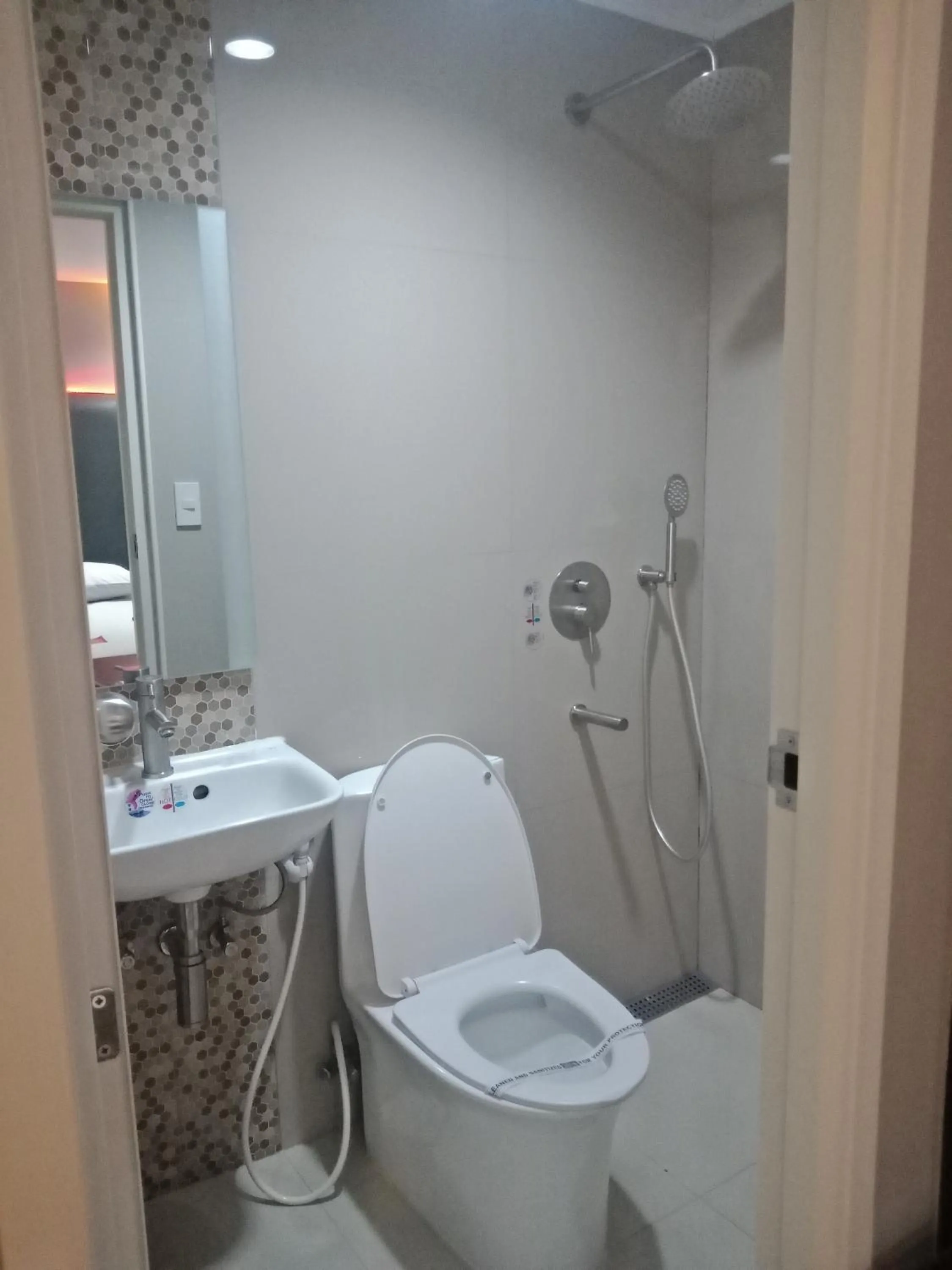 Shower in Hotel Sogo - Pasay Rotonda