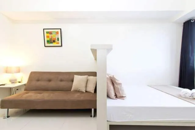 Seating area, Bed in Condo Studio Luxe in Princeton Residences