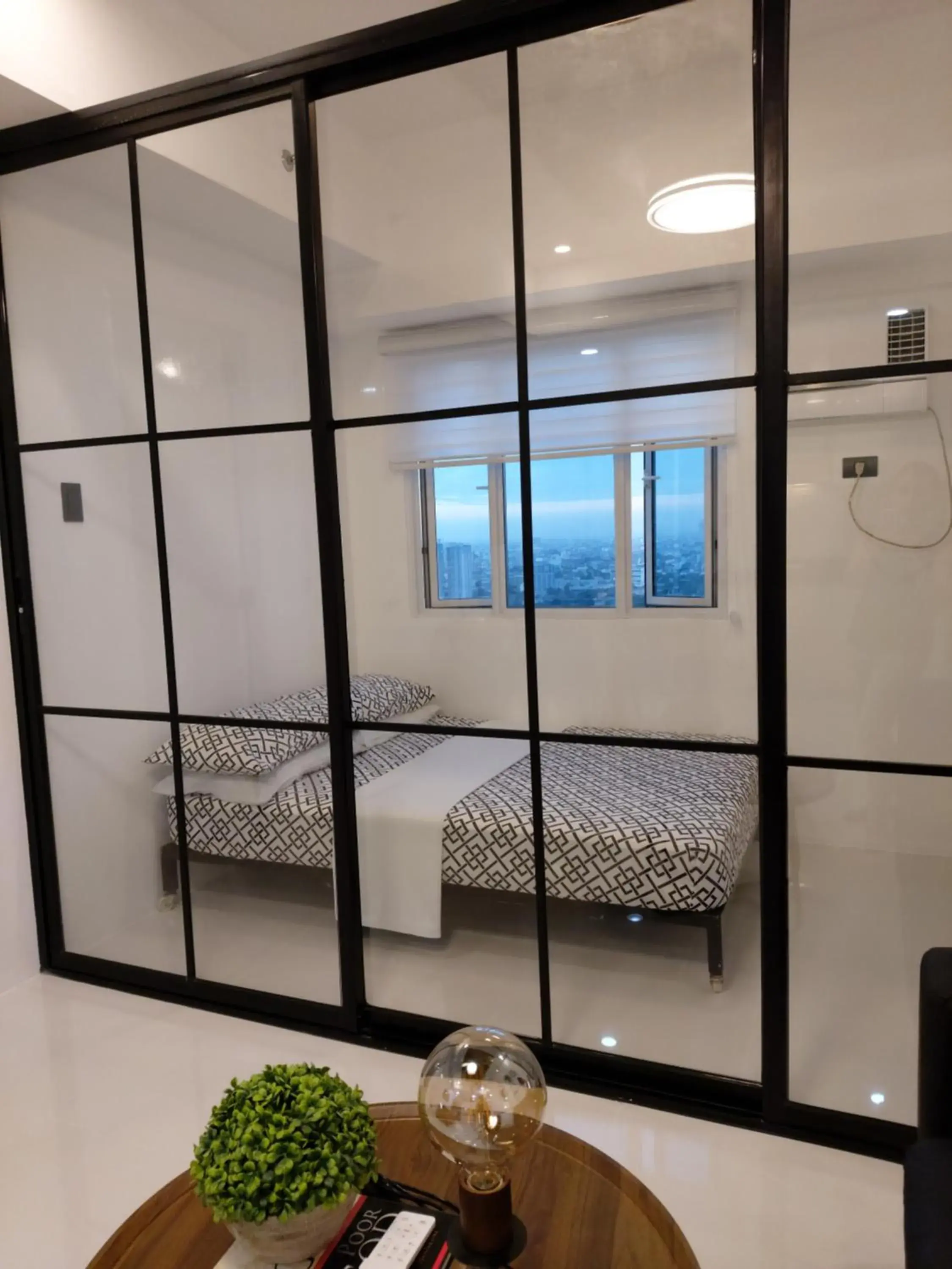 Bed in Condo Studio Luxe in Princeton Residences Bed in Condo Studio Luxe in Princeton Residences