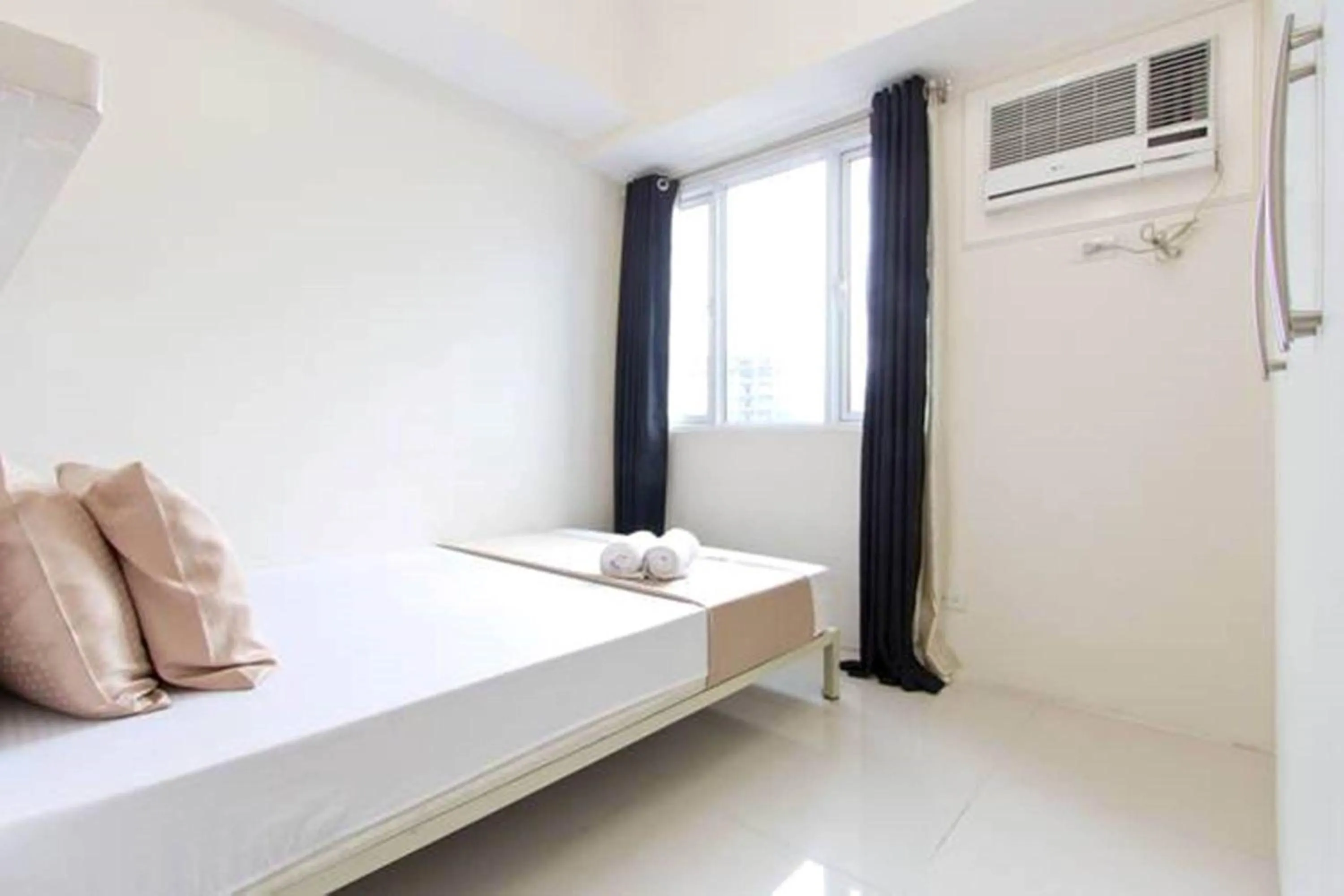 Bed in Condo Studio Luxe in Princeton Residences